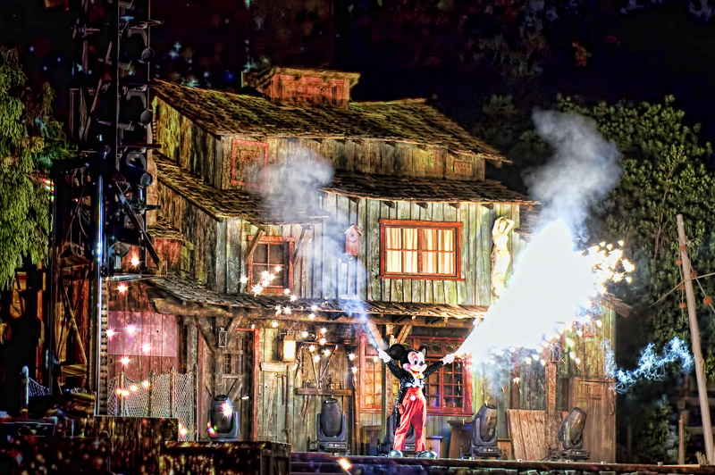 Mickey Opens FANTASMIC