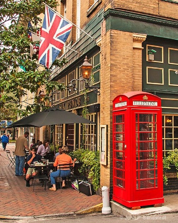 Having Lunch in Historic Savannah