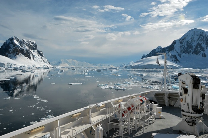 Cruising the Antarctic - ID: 15572517 © Ann H. Belus