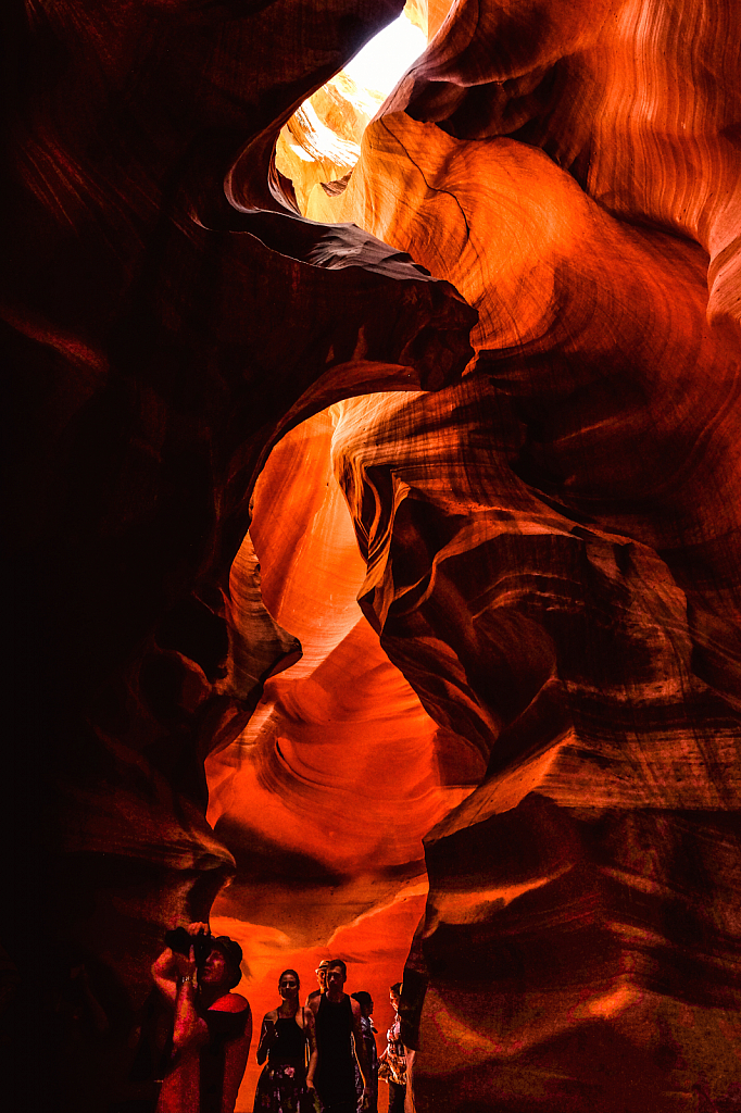 Slot canyon tourists 