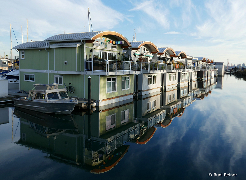 Houseboat reflections