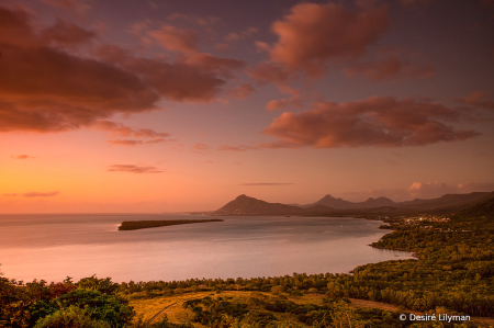 Overviewing Benitiers islet,  Mauritius