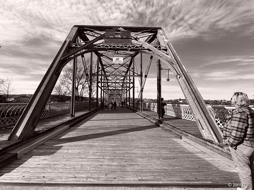 Walnut Street Bridge