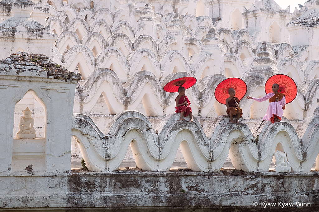 The Little Novices at White Temple