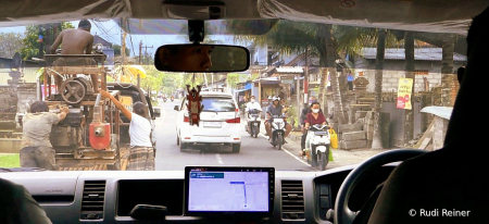 Entertaining traffic in Bali