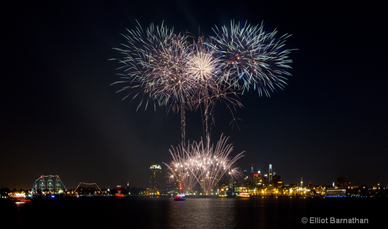 Fireworks over the Delaware 4