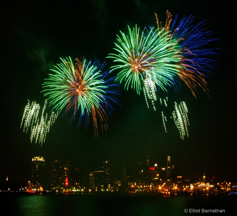 Fireworks over the Delaware 3