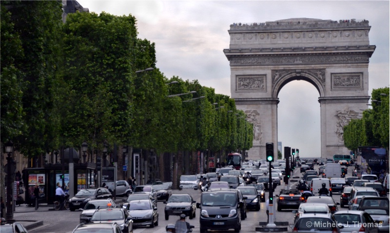 L'arc de Triomphe and Paris Traffic !