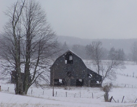 Abandoned barn, WV.
