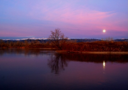 Moonset at Sawmill Pond