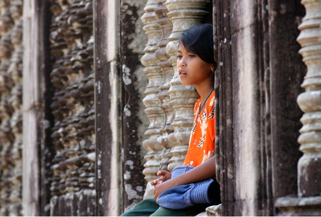 girl in between columns