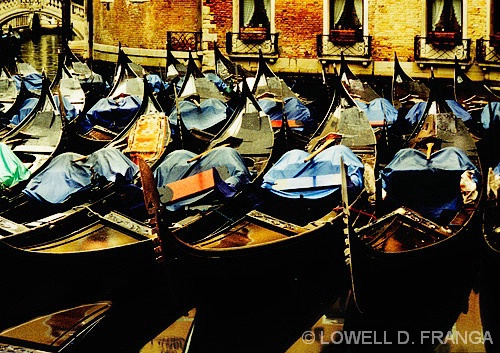 winter_gondolas-venice_italy