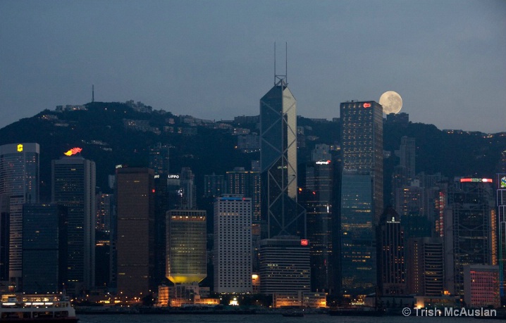 moon_rising_over_hong_kong