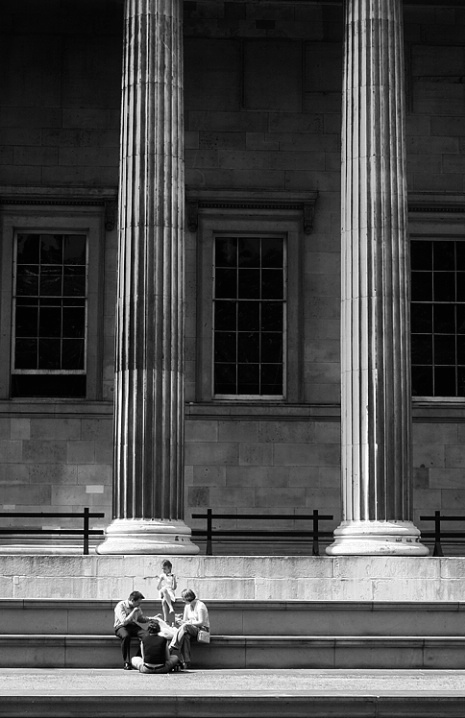 Lunch under the Pillars.