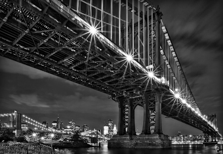 Manhattan Bridge frames the Brooklyn Bridge