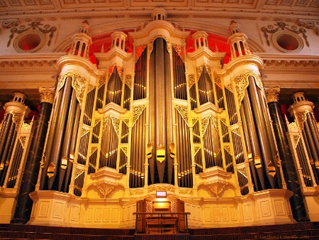 * Sydney Town Hall *<p>