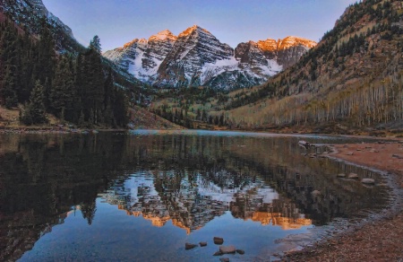 Dawn at Maroon Bells