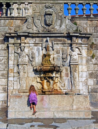 Escura Street Fountain