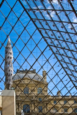  mg 1111 the pyramid at the louvre