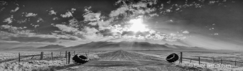 Montana Panorama 2 - ID: 13342280 © Elliot Barnathan