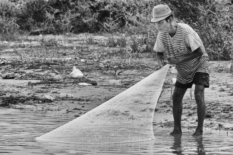 Fisherman Lake Tonle Sap - Cambodia