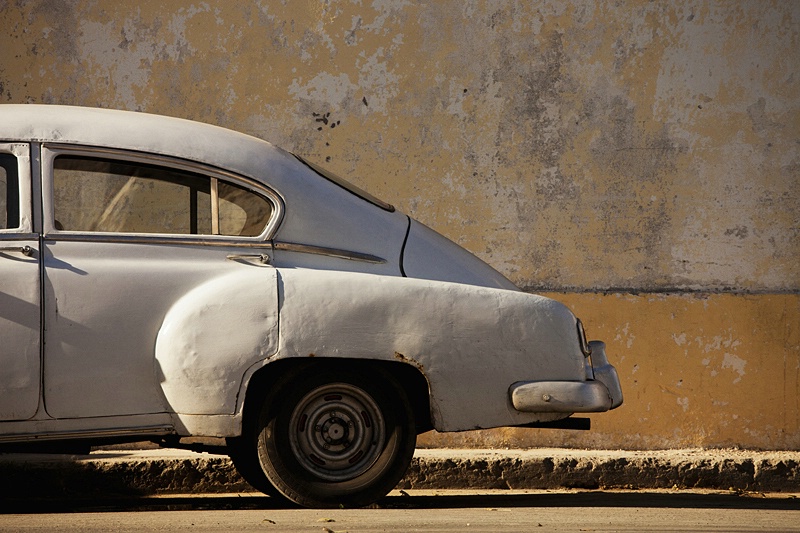 Car and Yellow Wall, Havana - ID: 13713374 © Susan Gendron