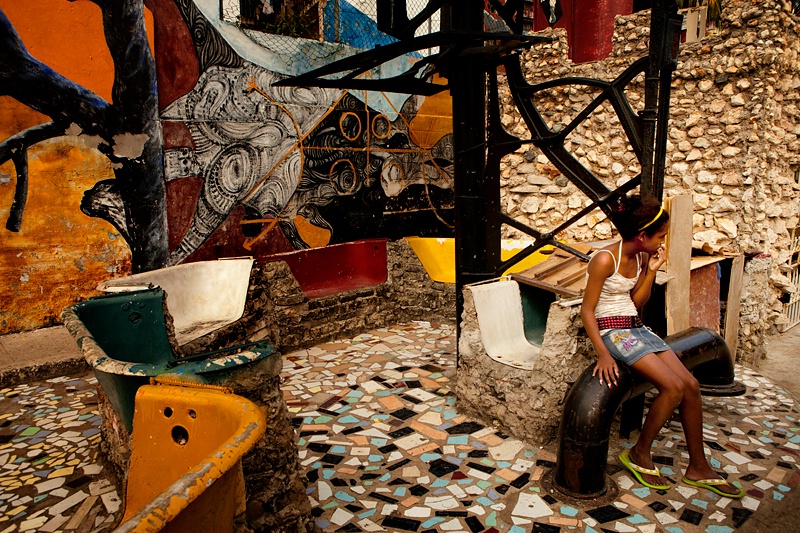 Santeria Girl, Havana - ID: 13713404 © Susan Gendron