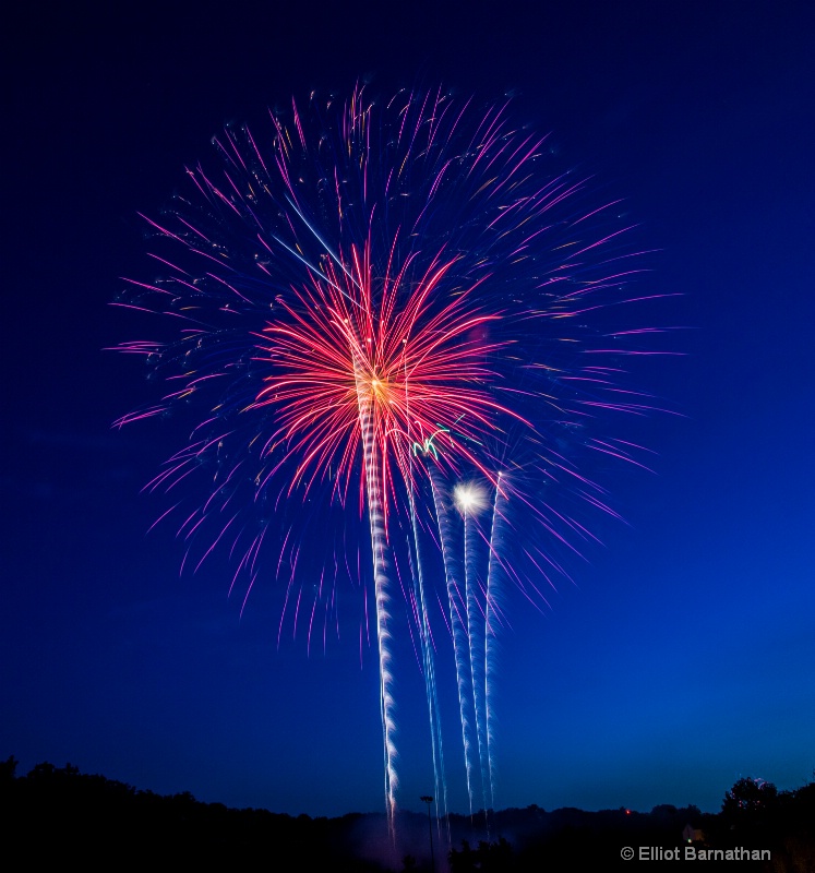 Fireworks 3 - ID: 13968159 © Elliot Barnathan