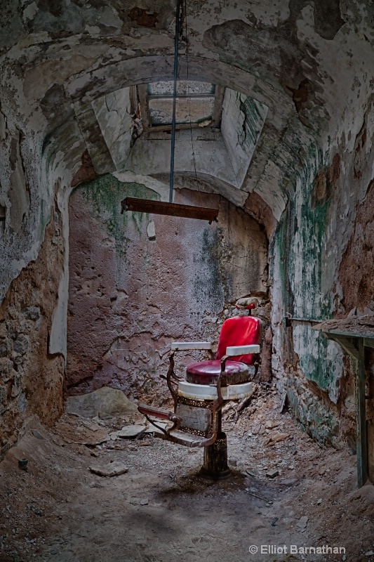 The Barber's Chair - ID: 14027906 © Elliot Barnathan