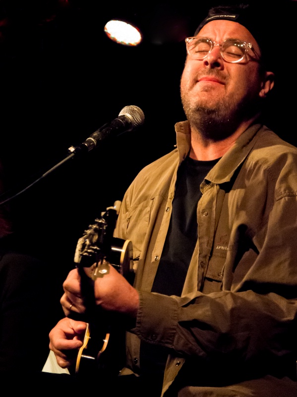 Vince Gill in the Spotlight - ID: 14381724 © Martin L. Heavner