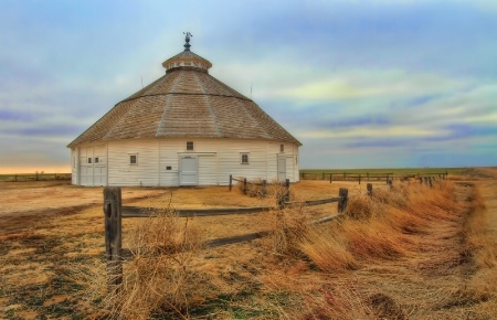 ~ THE ROUND BARN ~