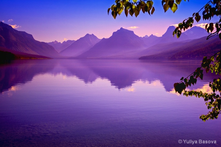 Dawn on Lake McDonald<p> - ID: 14789228 © Yulia Basova