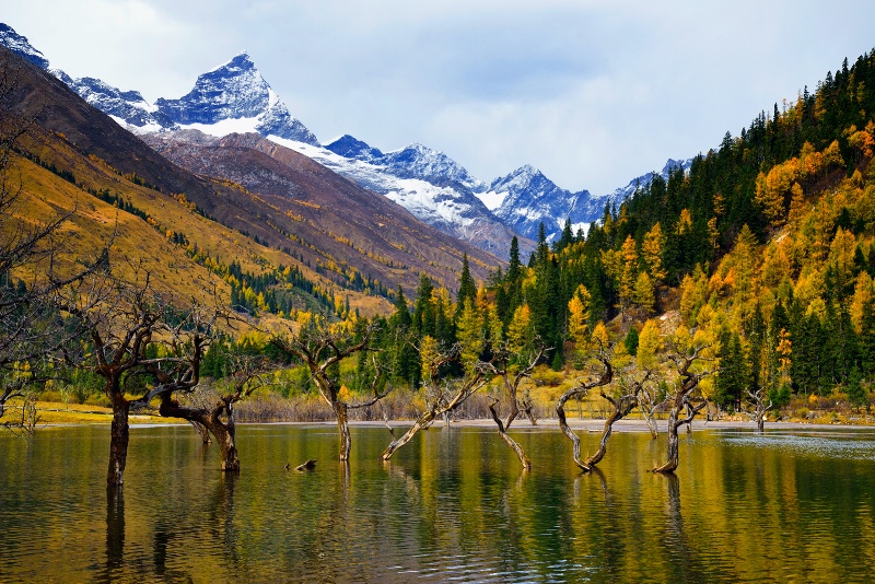 Mt Siguniangsan Lake