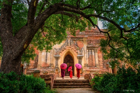  Three Buddhist son visit Sulamani temple 