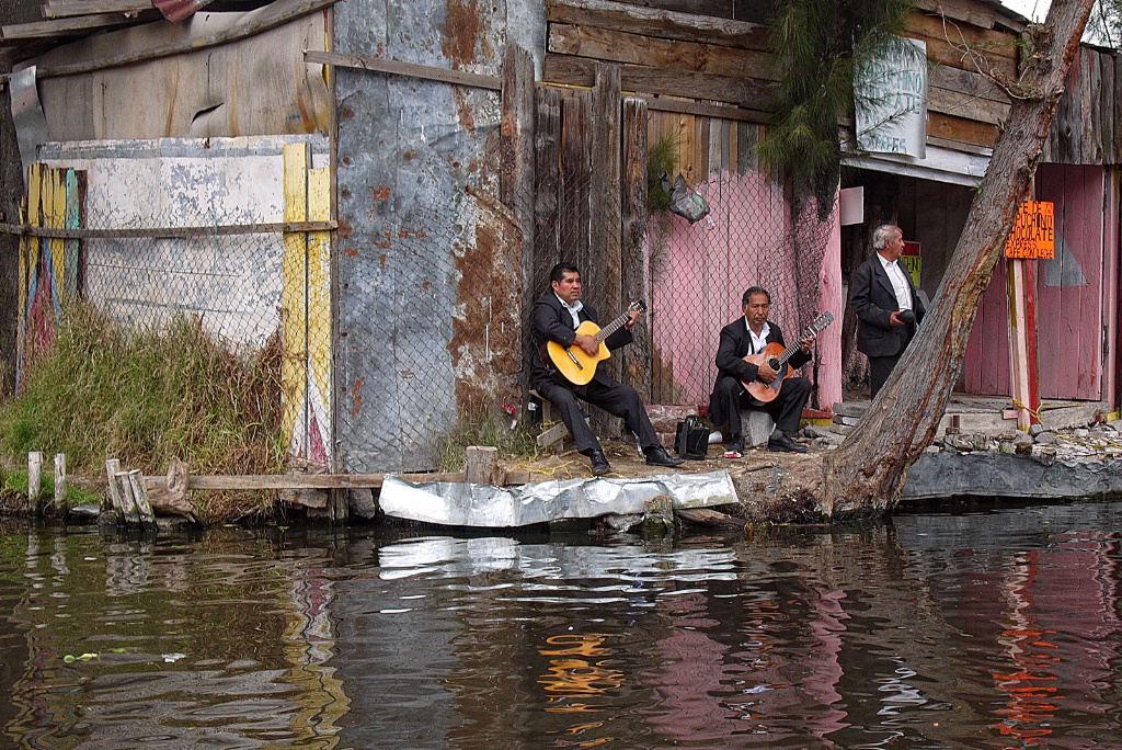 Trio music at the floating gardens